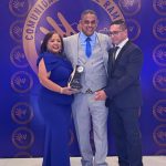 Roberto Rojas hace contundente llamado de atención a políticos y empresarios en la Gran Gala a la Excelencia de la Comunidad Sánchez Ramírez en los Estados Unidos