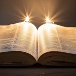 «Devocional del día: Salmo 34:17 – Dios escucha y libra»