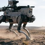 La inteligencia artificial en el campo de batalla: China prueba perros robóticos y drones en ejercicios militares