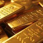 «Mercado del oro en equilibrio inestable: Fed y tensiones comerciales definen su futuro a corto plazo»