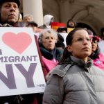 «Concejo de Nueva York impulsa leyes para proteger a migrantes y limitar colaboración con ICE»
