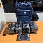 «Operativo antidrogas en el AILA: Alemán apresado con 17 paquetes de cocaína en su maleta»