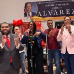 Cientos de personas celebran la Navidad y las fiestas de fin de año con el asambleísta George Álvarez en Nueva York