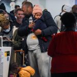 «Navidad 2025: 122 millones de viajeros saturarán EE.UU. ¿Cómo sobrevivir al caos en Nueva York?»