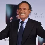 Julio Iglesias bajo escrutinio por uso de visados turísticos y acusaciones de abuso