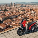 Barcelona apuesta por la movilidad eléctrica: 600 euros para cambiar ciclomotores de gasolina