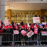 «Enfermeras de Nueva York dividen su huelga: Acuerdos en dos hospitales, paro en otro»