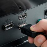 Conexión por HDMI: La mejor forma de conectar tu teléfono a la TV (y por qué dejarás el screen mirroring)