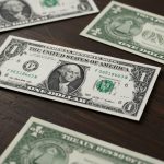 Mercado spot del dólar en RD: Todo lo que necesitas saber sobre las tasas de compra (RD$59.7158) y venta (RD$60.1540)