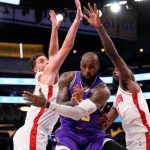 «Rockets a un Paso de la Hazaña: Vencen 99-93 a Lakers y la Serie es 3-2»