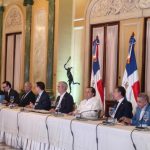 «Gobierno y empresarios se unen para enfrentar el impacto de la crisis del petróleo en República Dominicana»