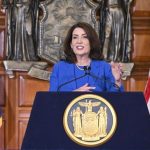 Controversia en Nueva York: Gobernadora Hochul propone colaboración entre NYPD e ICE por «causa probable» de delitos graves