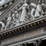 Wall Street resiste: Cierra mixto en medio de tensiones EE.UU.-Irán, pero S&P 500 y Nasdaq mantienen récords históricos