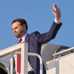 «EE.UU. exige a Irán sacar uranio enriquecido del país: Vance afirma que ‘la decisión está en manos de Teherán'»