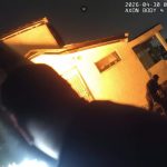 «Explosión en Queens: Hombre Provoca Incendio en su Hogar y Muere; Policías Heridos Rescatan a Familiares»