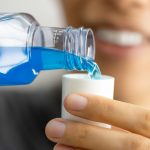Enjuague bucal y salud cardiovascular: ¿Realmente hay riesgo? Lo que debes saber según la ciencia