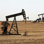 «El petróleo sube y las bolsas caen: La tregua con Irán genera incertidumbre en los mercados globales»