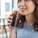 «El riesgo de tomar refresco a diario: Cómo el azúcar daña tu hígado»