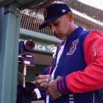 Boston paga caro su adiós a Alex Cora: $7 millones por un despido que divide a la afición