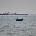 «EE.UU. Interviene en el Estrecho de Ormuz: Ataque a Buque que Intentaba Romper el Bloqueo a Irán»