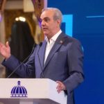 «Luis Abinader recibe la antorcha de los Juegos Centroamericanos: Inicia la Ruta de los Valores en República Dominicana»