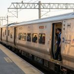 «Huelga del LIRR: Segundo día de paralización con 300,000 usuarios afectados y sin solución en el horizonte»