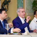 Gobierno y artistas dominicanos unen fuerzas para impulsar la cultura: Abinader escucha propuestas clave
