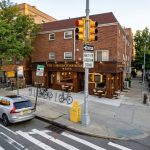 «Hispano enfrenta 37 cargos por incendio en Queens que mató a 4 personas, incluyendo una niña de 3 años»