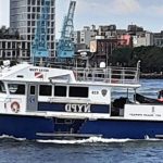 Otro Accidente en el East River: Hidroavión se Estrela en Queens, Dos Personas Rescatadas