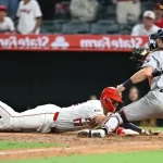 Astros de Houston Derrotan 5-4 a los Angelinos en 10 Entradas: Un Partido Definido por los Detalles