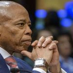 «El FBI detiene a Frank Carone, exaliado de Eric Adams: ¿Un nuevo golpe a la política de Nueva York?»