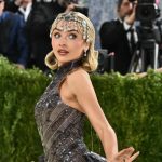 «Sabrina Carpenter vs. su Acosador: La Batalla Legal por su Seguridad»