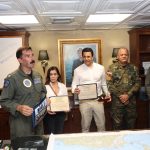 Ministro David Collado y la embajadora Leah Campos realizan visita al portaaviones USS Nimitz