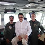 Ministro David Collado y la embajadora Leah Campos realizan visita al portaaviones USS Nimitz