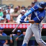 Los Reales Superan a los Mellizos 6-5, pero la Lesión de Bobby Witt Jr. Amenaza sus Aspiraciones en la División Central