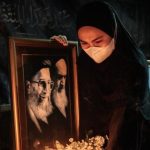 «Irán en duelo: El funeral de Jamenei y el desafío de Moytabá ante EE.UU. e Israel»