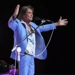 «Roberto Carlos enfrentará una cirugía de vesícula: Procedimiento programado y recuperación sin afectar sus compromisos artísticos»