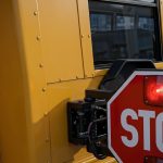 «Otra tragedia evitable: Niña de 7 años muere atropellada por autobús escolar en Nueva York»