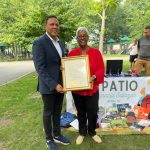 Legislador George Álvarez reconoce periodista Altagracia Salazar por su destacada trayectoria y aportes a la democracia