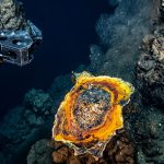 Japón explora las profundidades del océano y encuentra una mina de oro récord dentro de una caldera volcánica