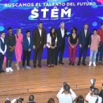 «170 estudiantes dominicanos reciben premios por excelencia en STEM: Un ejemplo de dedicación y futuro»
