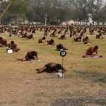 «Bihar, India: Candidatos a Examen Militar en Ropa Interior para Evitar el Fraude»