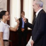 Estudiantes sordos dominicanos brillan en inteligencia artificial: Abinader promete más oportunidades