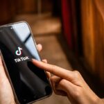 De TikTok a las plazas: Las batallas de «farmear aura» que conquistan Latinoamérica