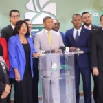 Petróleo a la baja, gasolina al alza: la aparente contradicción que enciende el debate fiscal en República Dominicana