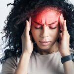 «Migraña en mujeres: causas, síntomas y cómo aliviar el dolor de forma efectiva»