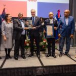 Presidente Luis Abinader rinde homenaje a José Francisco Peña Gómez junto a consulado en New Jersey
