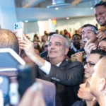 Panel de lujo en Washington Heights: el encuentro donde Abinader escuchó a los talentos de la diáspora y respondió sobre IA, cripto y sargazo