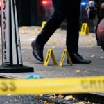 Más de 20 disparos durante una vigilia en Elizabeth, Nueva Jersey: una persona muerta, cuatro heridas y un sedán rojo que aparece incendiado en Newark