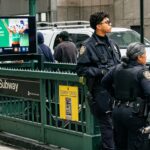 Discusión en el andén del tren E termina en asesinato: hombre de 30 años muere en el metro de Manhattan
